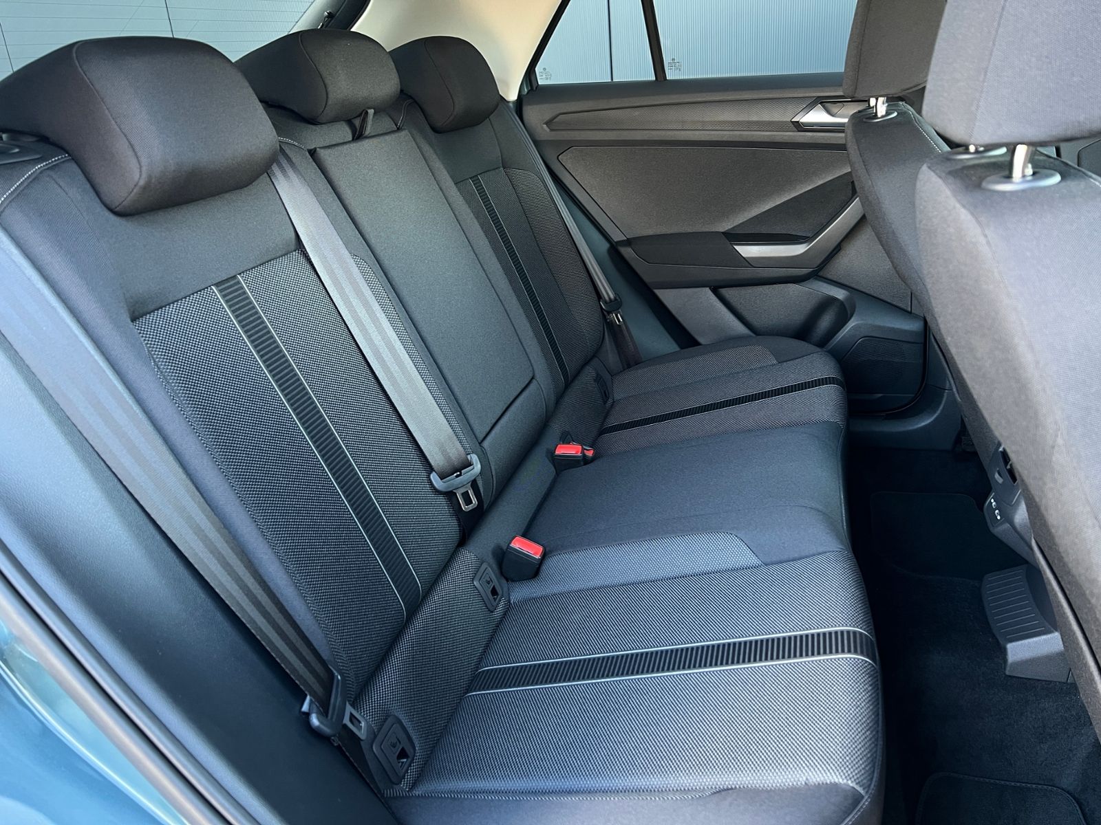 Fahrzeugabbildung Volkswagen T-Roc Life 1.0 TSI *AHK, LED, App-Connect, 16'-L