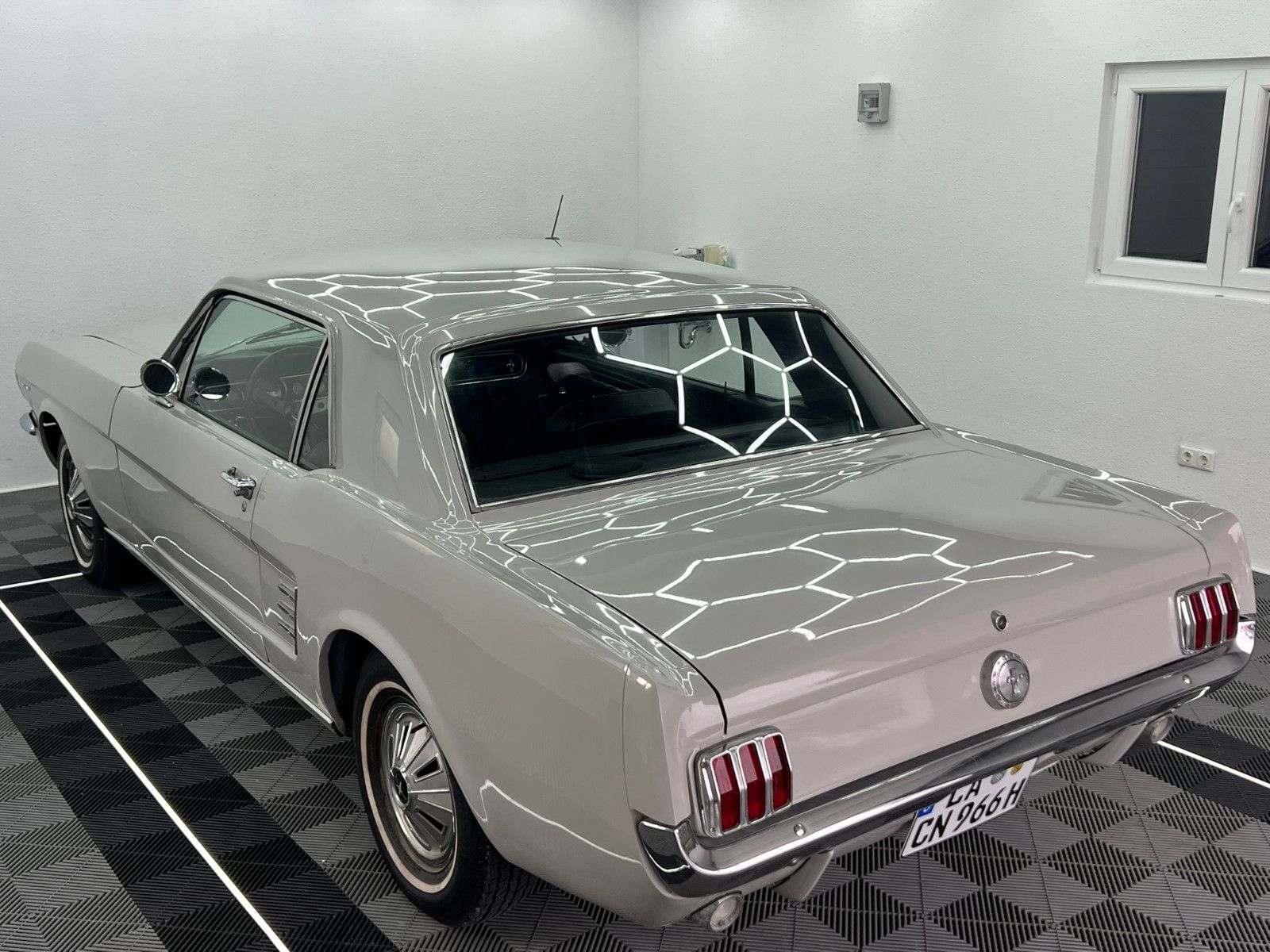 Fahrzeugabbildung Ford Mustang V6/RESTAURIERT/H-ZULASSUNG/ORIGINAL