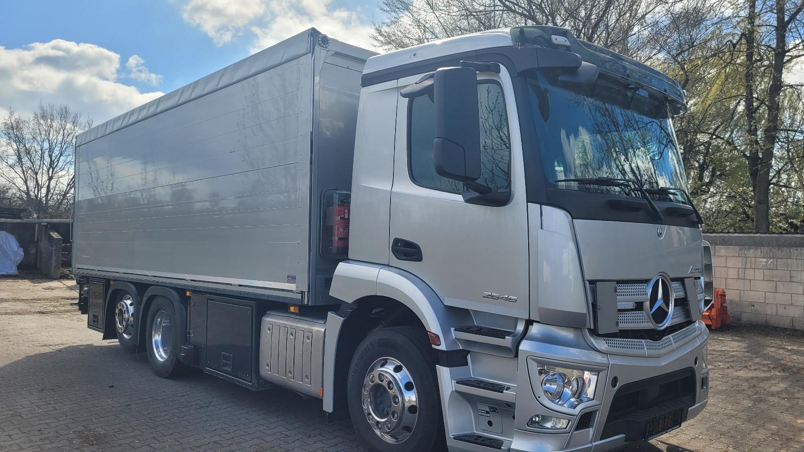 Mercedes-Benz Actros 25/46 ADR Koffer Ladebordwand