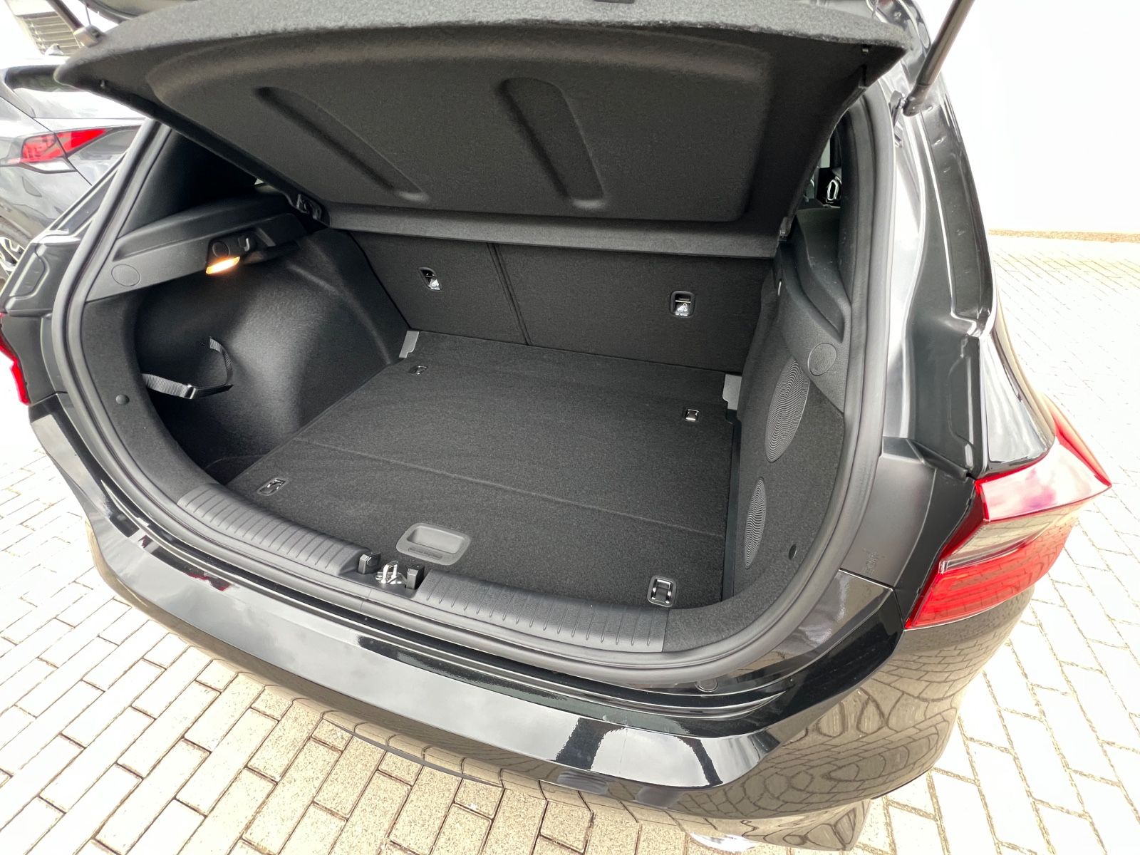 Fahrzeugabbildung Kia CEED_5 1.5T 48V DCT 140 ULTIMATE STY JBL