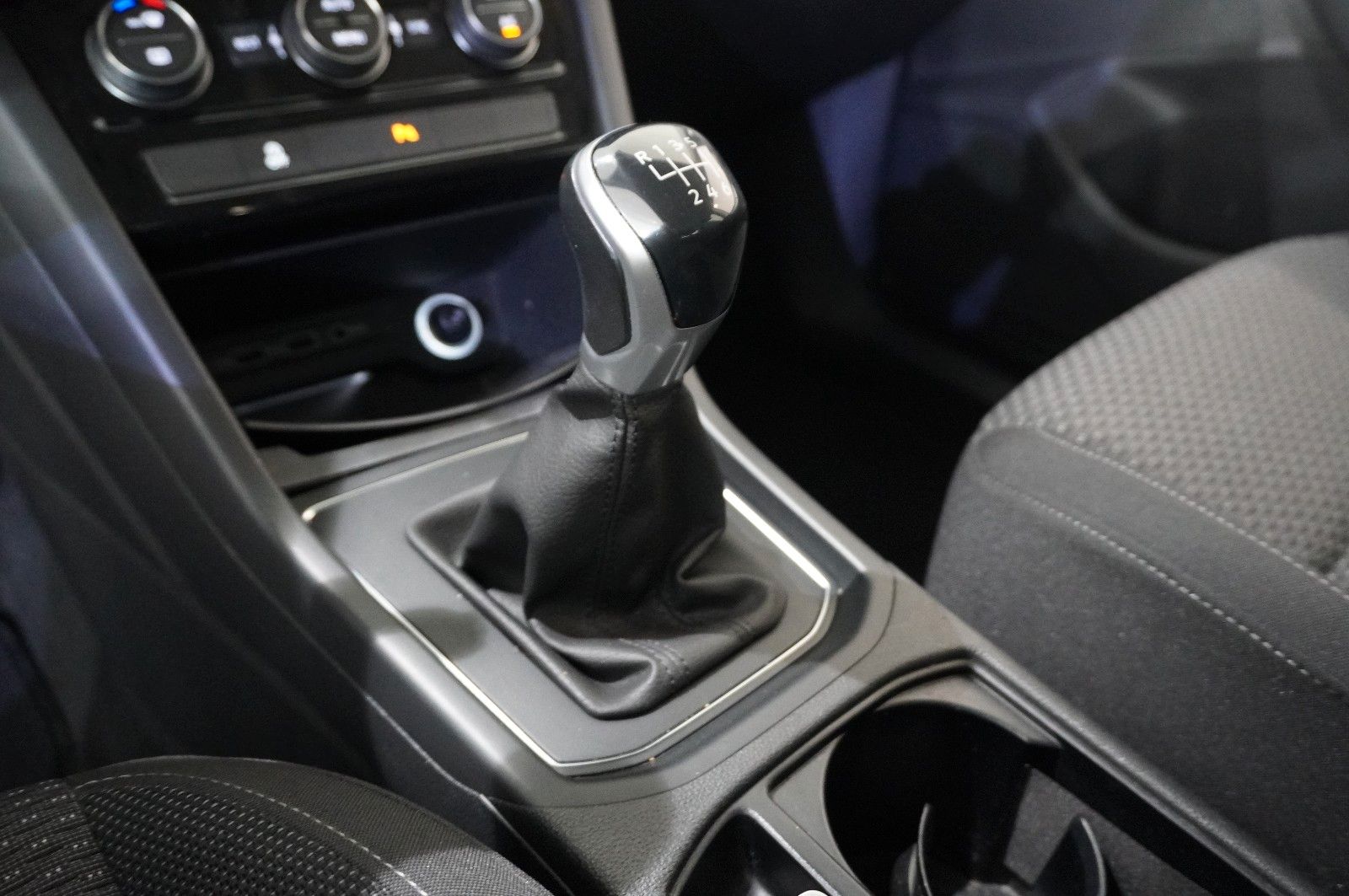 Fahrzeugabbildung Volkswagen Touran 2.0 TDI COMFORTLINE KLIMA/PDC/USB/ALU/BT
