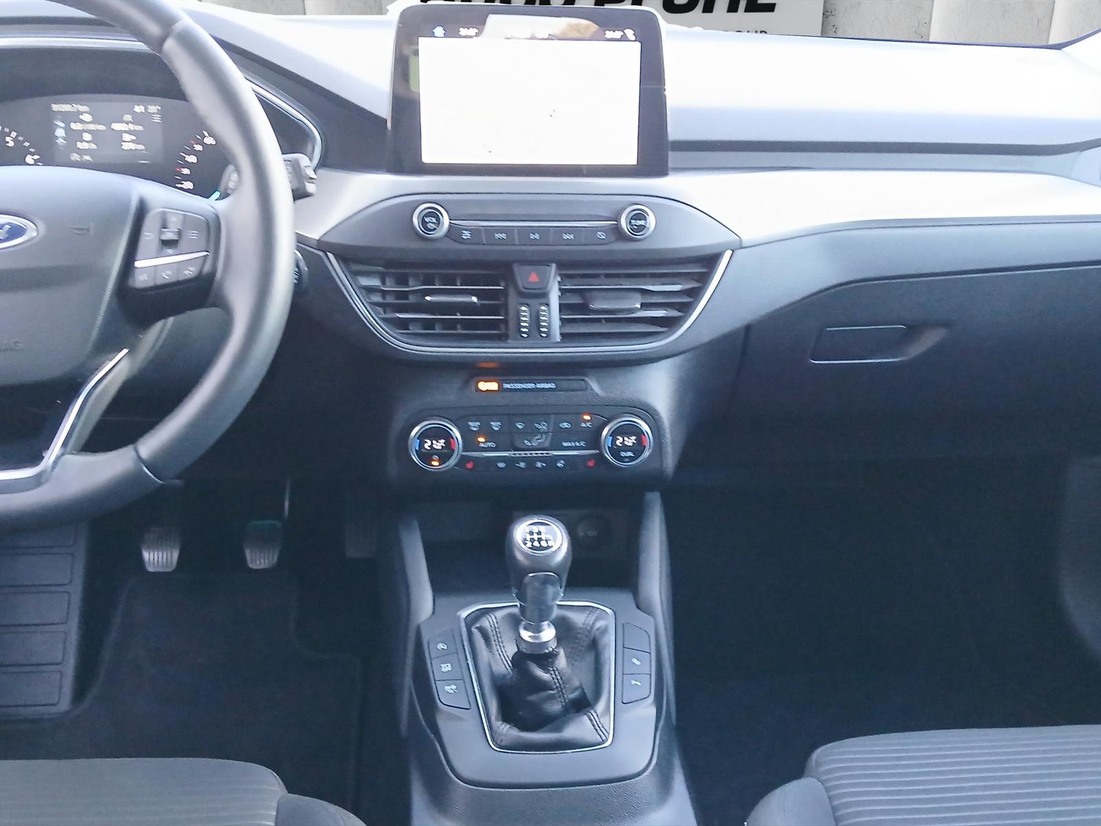 Ford Focus Titanium Turnier LED NAVI AHK KAMERA