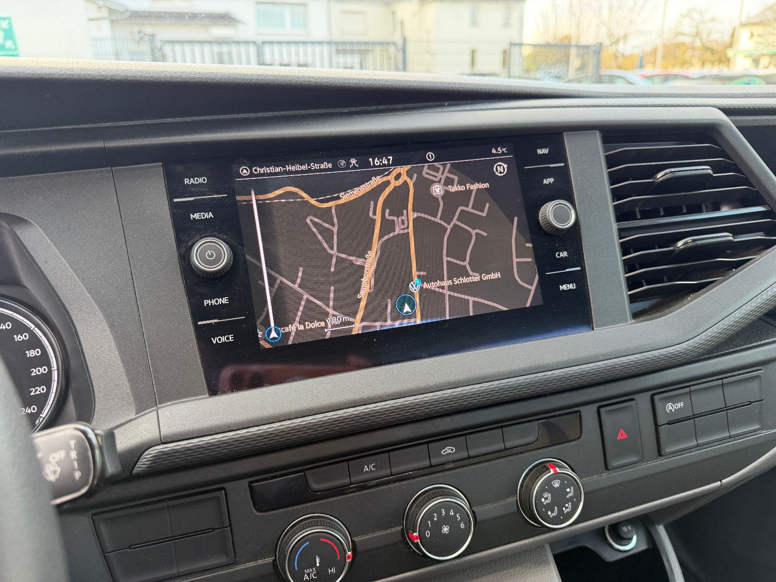 Fahrzeugabbildung Volkswagen T6.1 Transporter Pritsche//APPLE-CAR/NAVI/