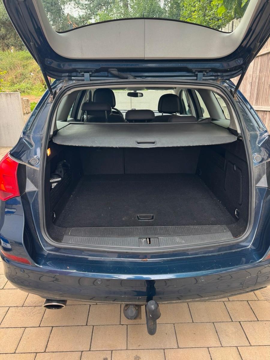 Opel Astra 2011 — photo 6