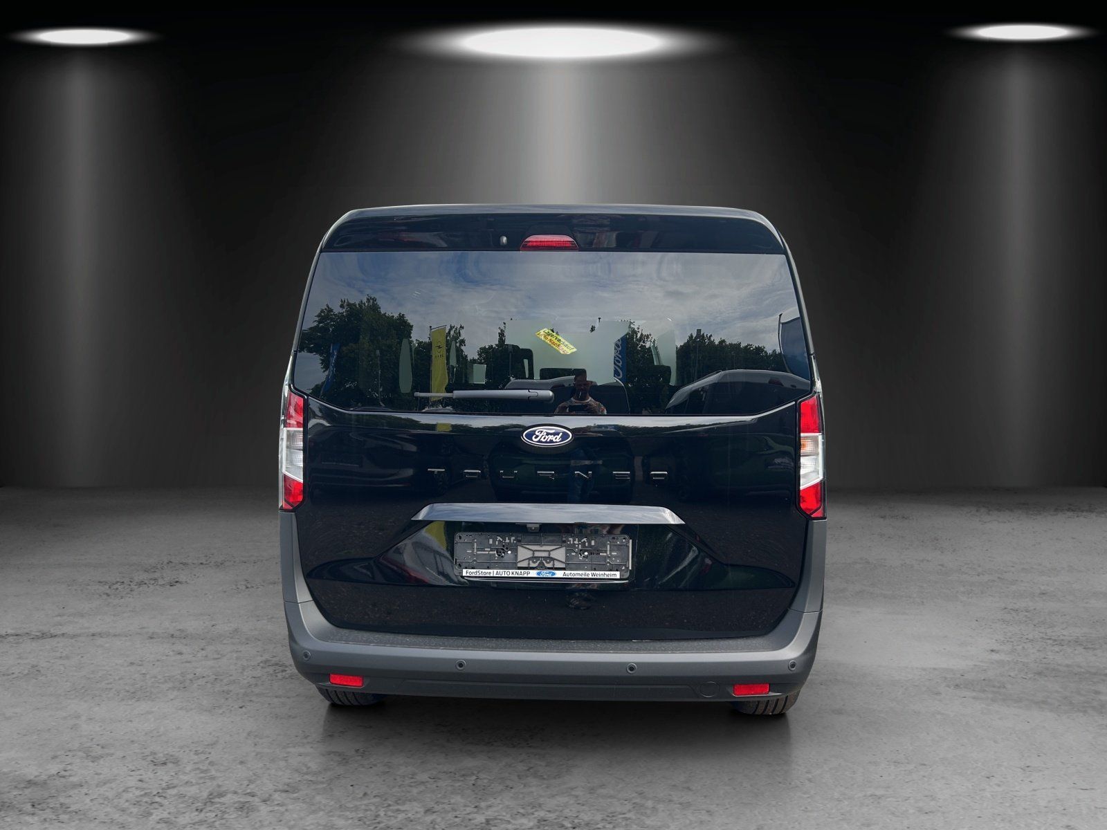 Fahrzeugabbildung Ford Tourneo Courier 1,0 Ecoboost Titanium