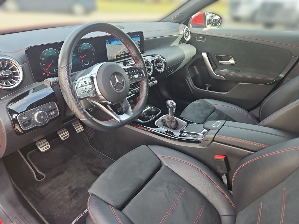 Fahrzeugabbildung Mercedes-Benz CLA 200 SB AMG AHK Navi LED SHZ Ambiente 360°