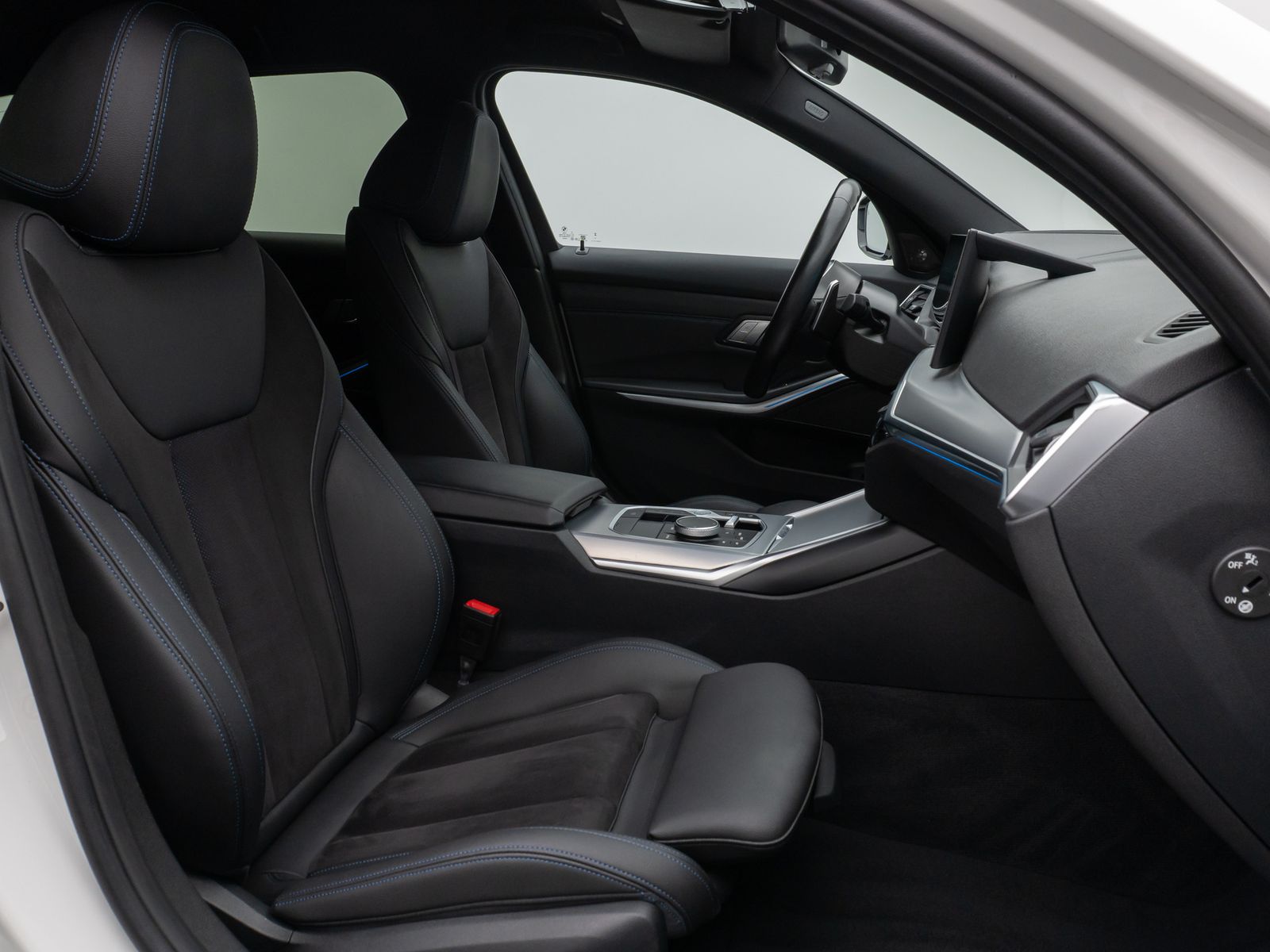 Fahrzeugabbildung BMW 320d xD M Sport Pro Kamera HUD DAB H/K AHK Komfo