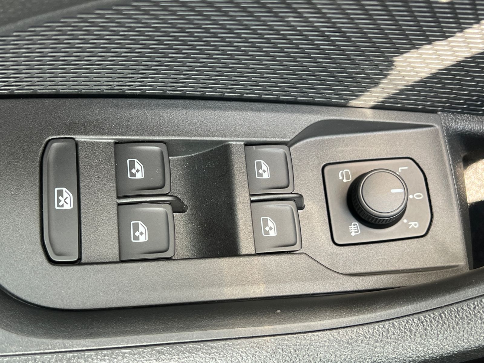 Fahrzeugabbildung SKODA Octavia Combi Essence 2.0 TDI *AHK, LED, SmartLi