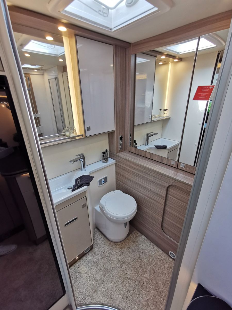 Fahrzeugabbildung Bürstner Lyseo Gallery 689 Harmony SIE SPAREN €40.220,-!