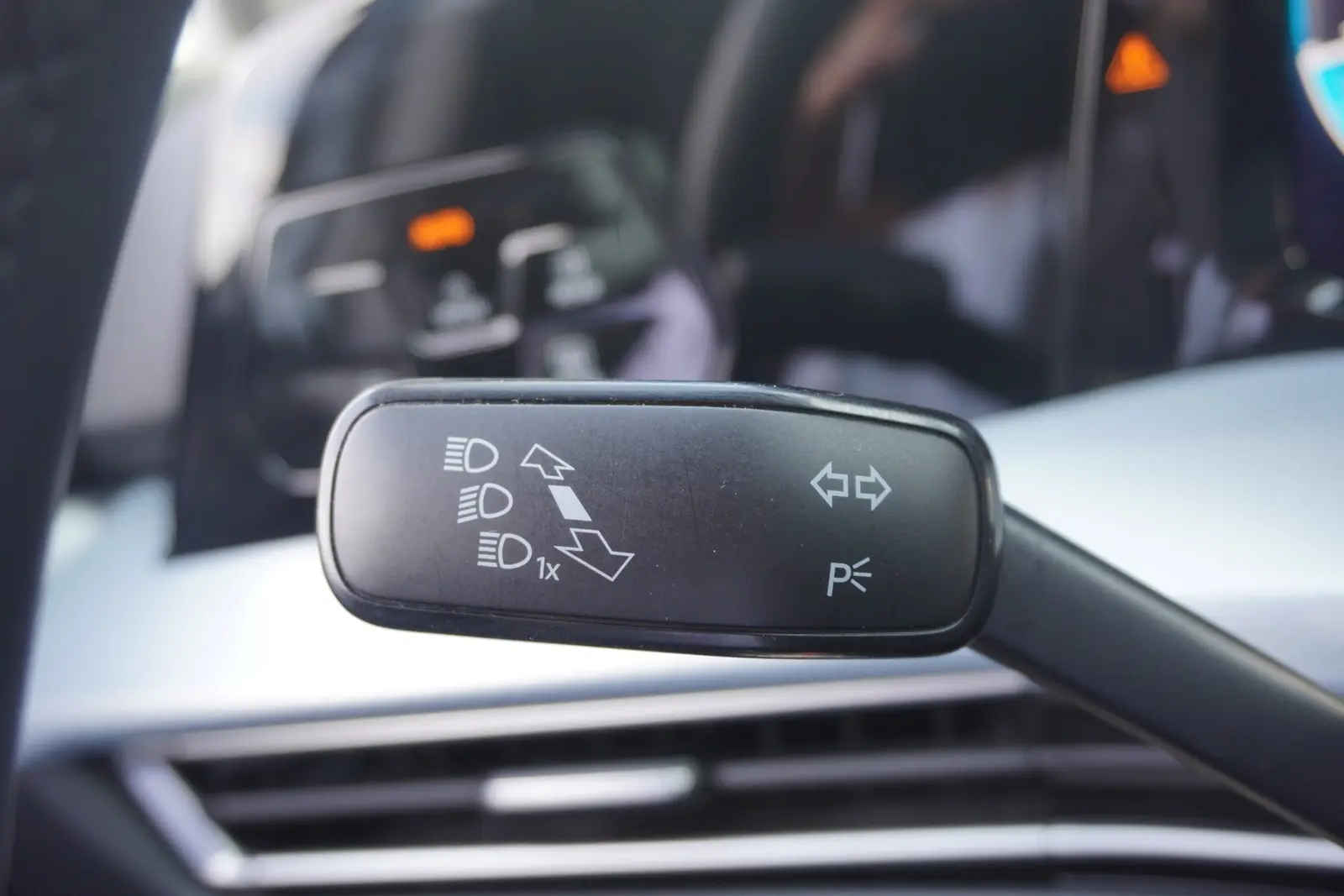 Volkswagen Golf VIII 1.5 eTSI Goal DSG LED Navi Sitzheizung, миниатюра 27