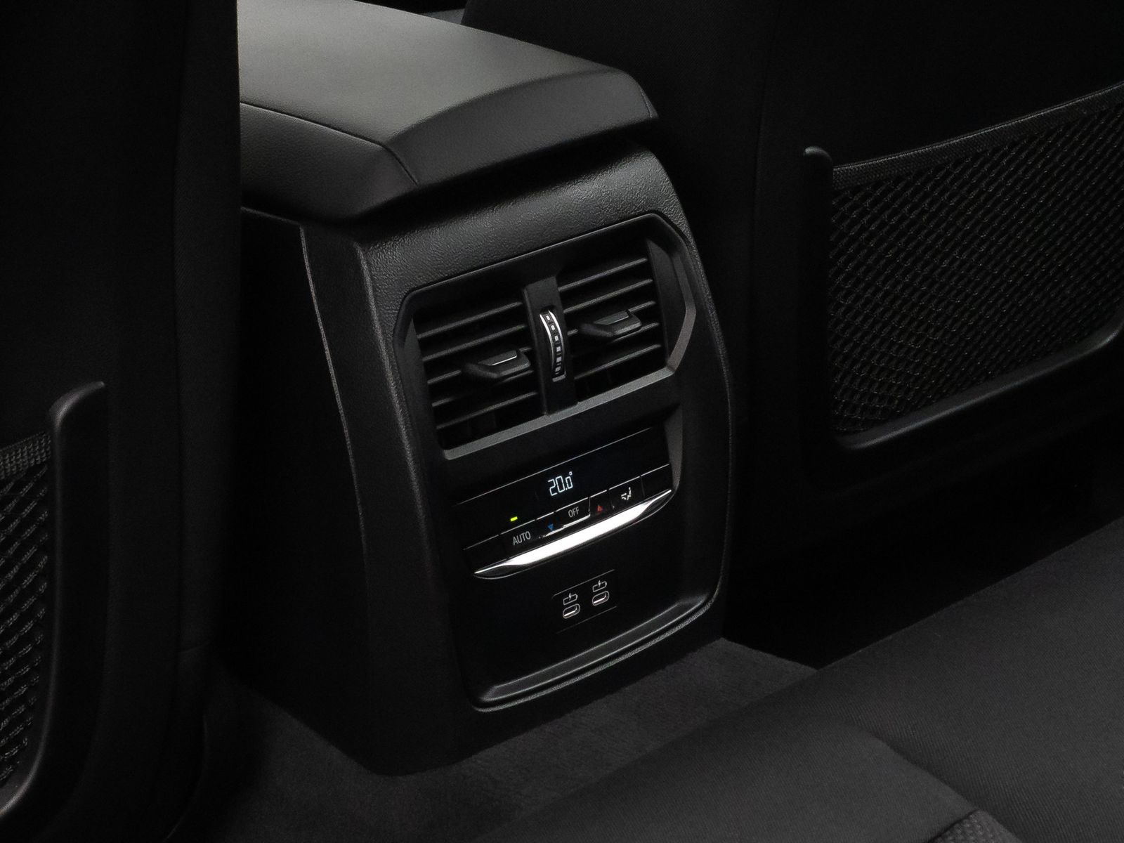 Fahrzeugabbildung BMW 330e DAB CockPit+ PDC LED Geschwindigkeitsreg.