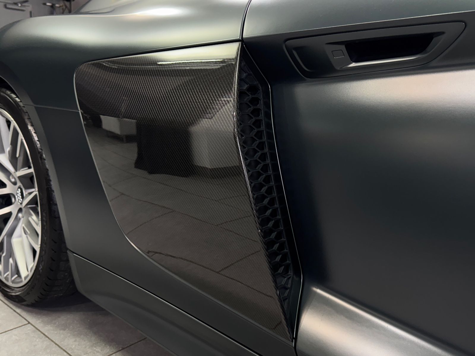 Fahrzeugabbildung Audi R8 Coupe 5.2 FSI V10 plus|CARBON|VOLL