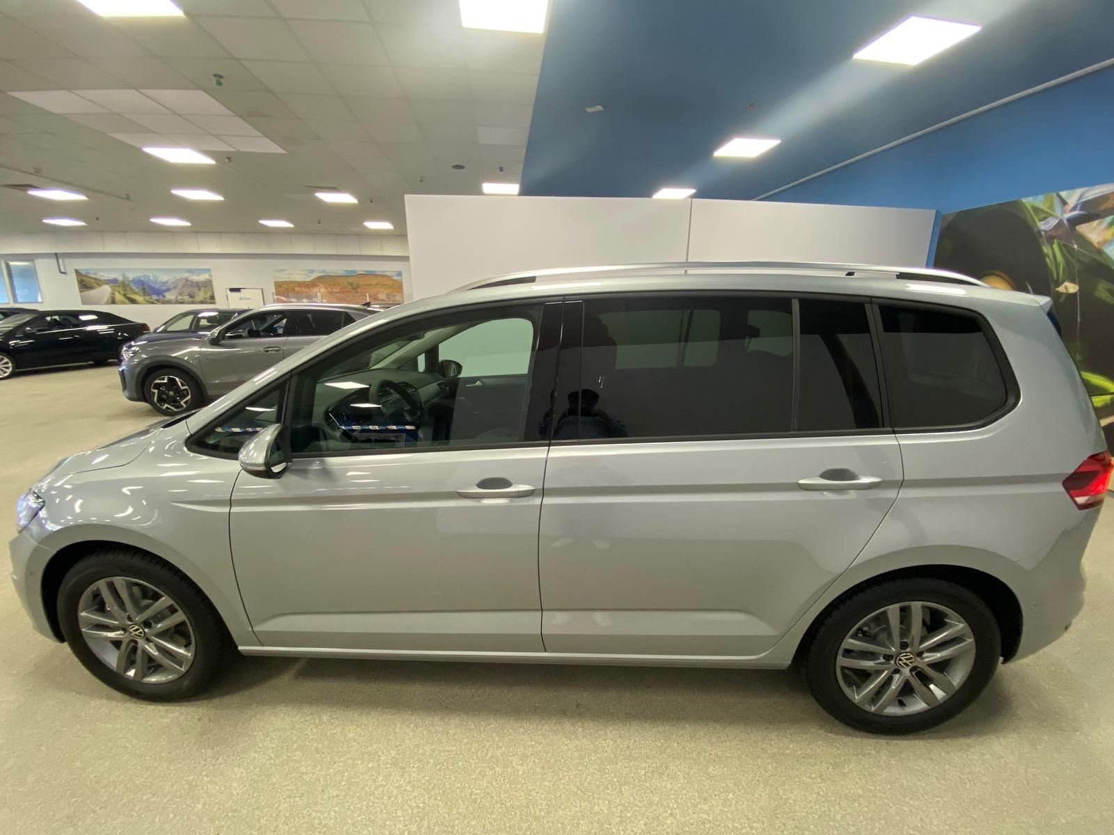 Fahrzeugabbildung Volkswagen Touran 1.5 TSI Comfortline+IQLIGHT+ACC+AHK+TOTWI