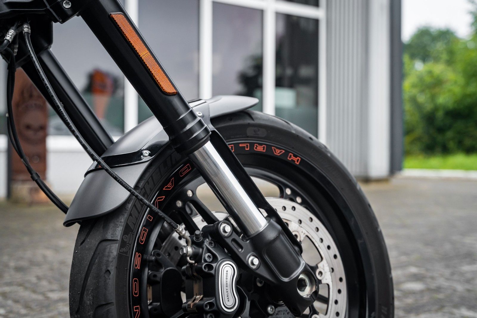 Fahrzeugabbildung Harley-Davidson FXDRS 114 CUI - KESSTECH - SEITLICHER KZH
