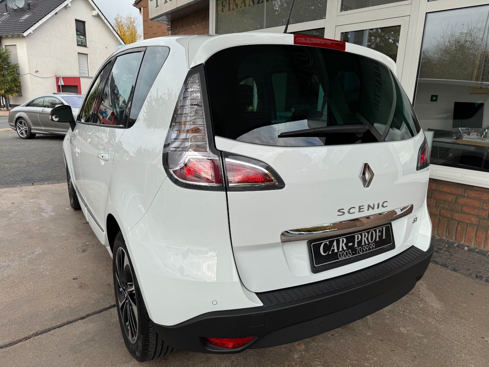 Fahrzeugabbildung Renault Scenic III BOSE Edition Autom. Navi/Panorama