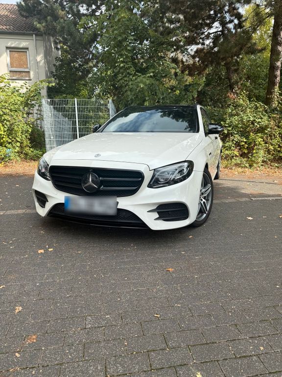 Image of Mercedes-Benz E 220