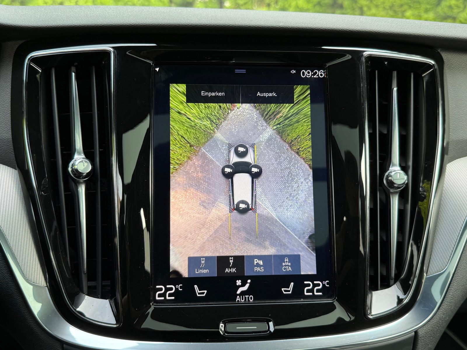 Fahrzeugabbildung Volvo V60 D4 Aut. R Design LED+NAV+AHK+SHZ+PANO+360°+
