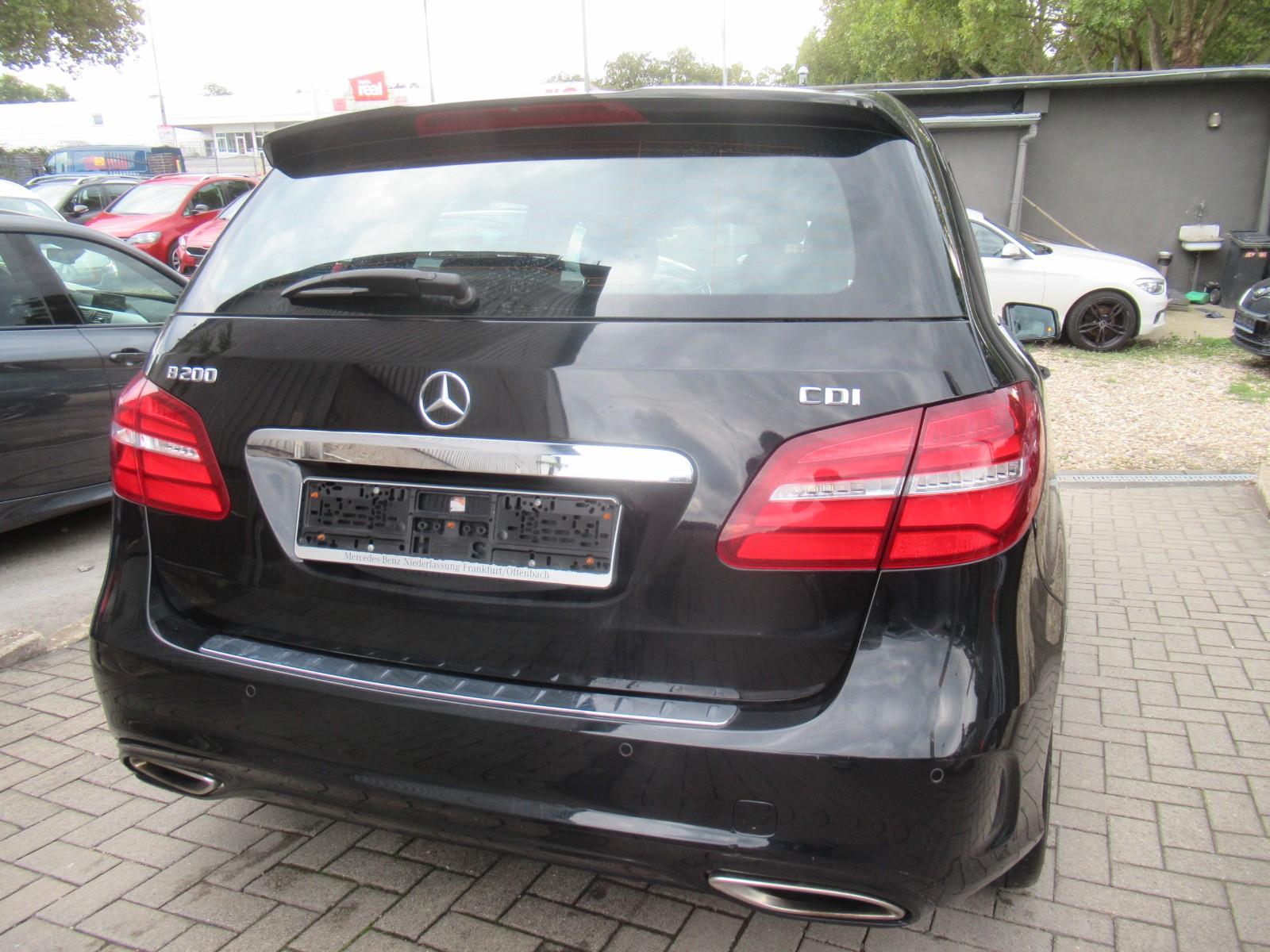 Mercedes-Benz B 200 CDI / d AMG- AMG-NAVI-PANO-LEDER-LED-SHZ-2