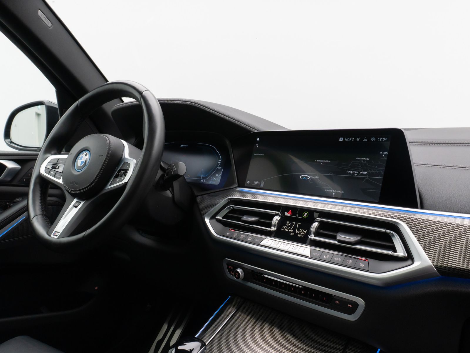 Fahrzeugabbildung BMW X5 xD45e M Sport Panorama 360° HUD DAB HiFi 21"