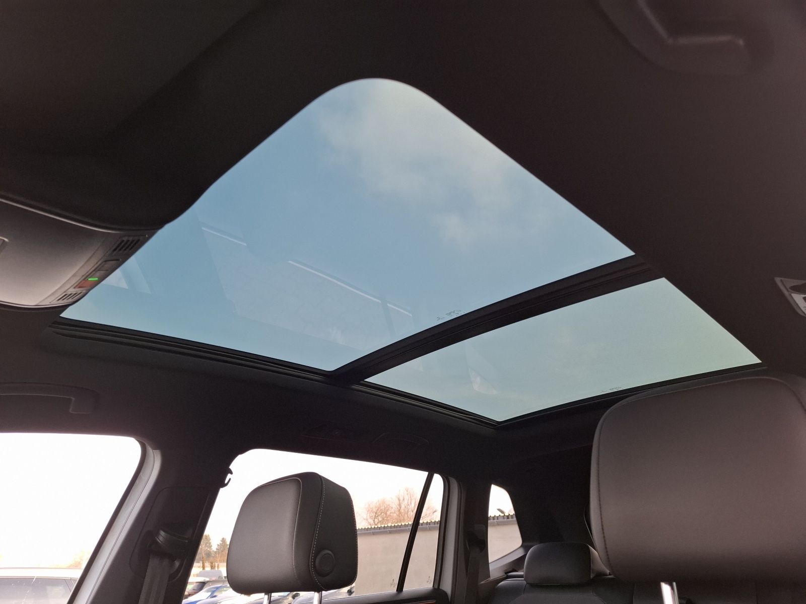 Fahrzeugabbildung Volkswagen Tiguan Allspace TDI R-Line DSG 4M Matrix Navi Pa