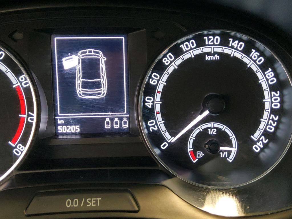 Fahrzeugabbildung SKODA Fabia Ambition APP-Connect SITZH GJ CLIMATRO. 1H