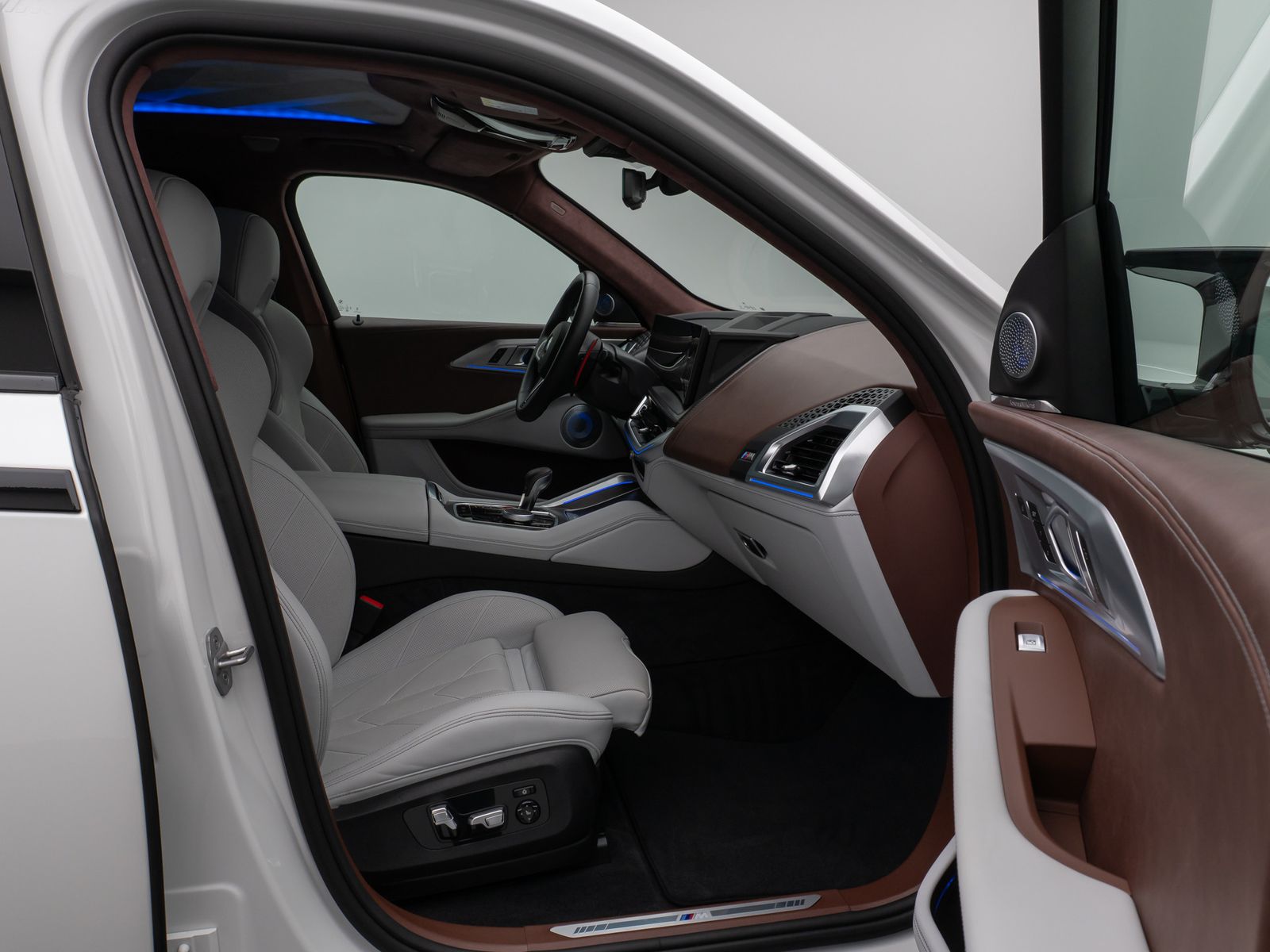 Fahrzeugabbildung BMW XM Individual M Sitze DAB B&W Massage SoftClose