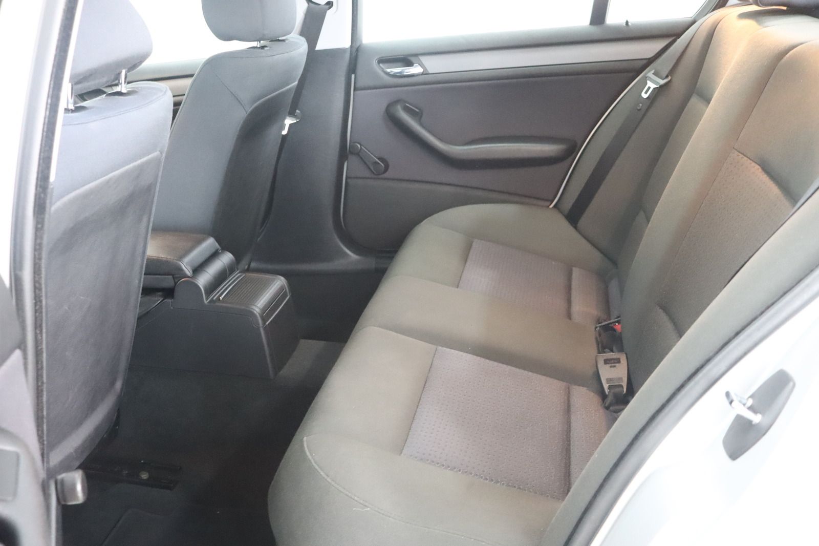 Fahrzeugabbildung BMW 318 i Automatik * SHZ * Xenon * HU/AU 03.27