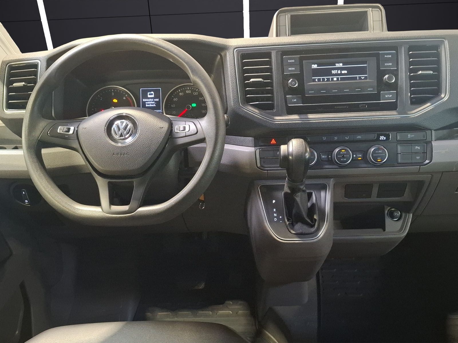 Fahrzeugabbildung Volkswagen Crafter Kombi 35 MR DSG 4Mo.8-Si Rollstuhlrampe
