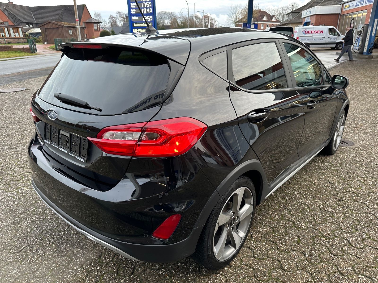 Fahrzeugabbildung Ford Fiesta 1.0 EB Active AppLink/SHZG/EPH/17"