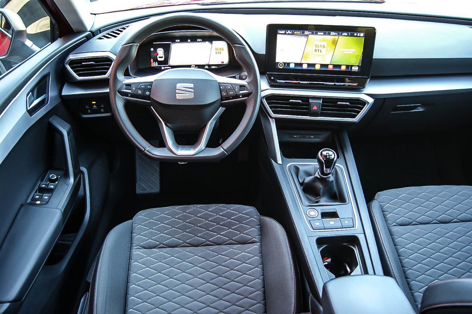 Fahrzeugabbildung SEAT Leon Sportstourer 1.5 FR VIRTUAL KAMERA ACC LED