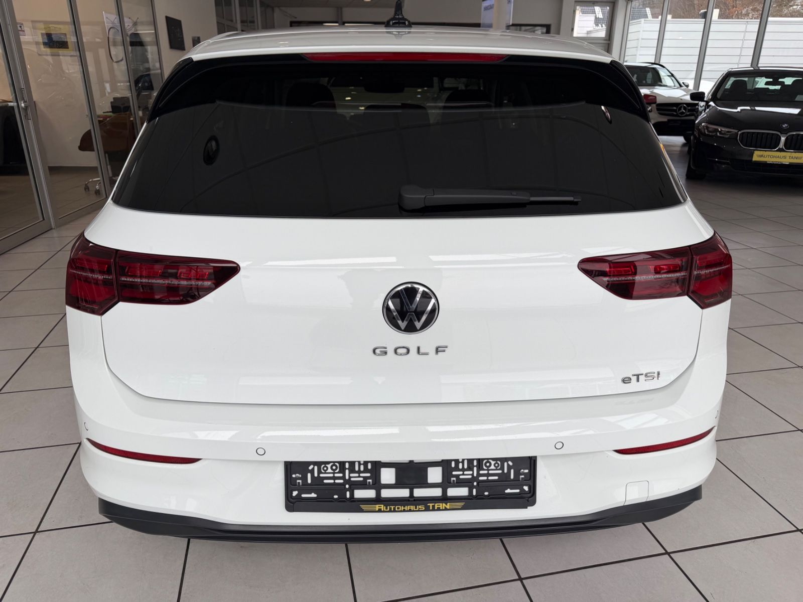 Fahrzeugabbildung Volkswagen Golf VIII Lim. United eTSI