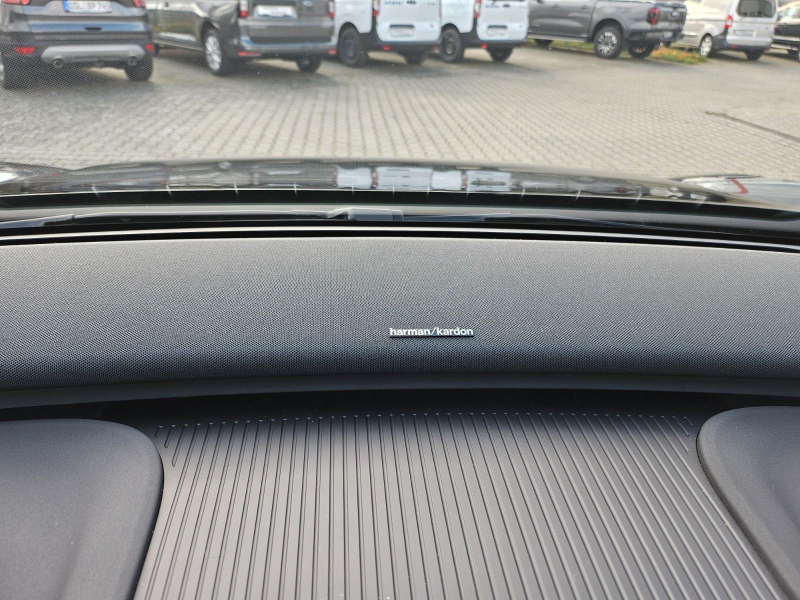 Fahrzeugabbildung Volvo EX30 Ultra 2WD Pure Electric inkl. Winterr.