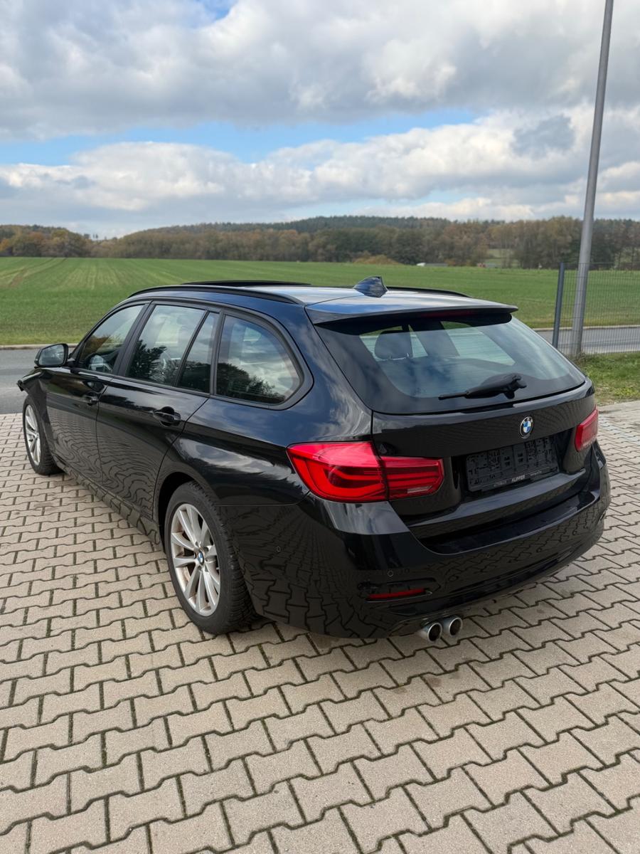 BMW 320 2015 — салон