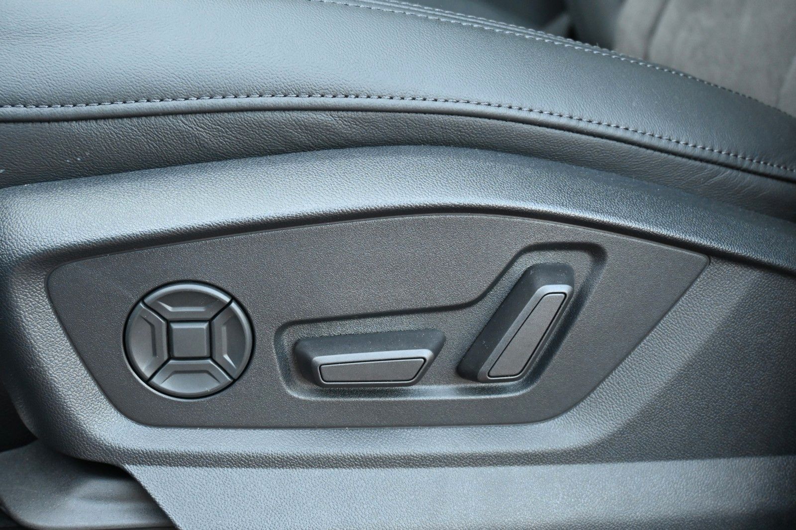 Fahrzeugabbildung Audi RSQ8 RS Q8 TFSI QUATTRO *B&O*PANO*23"Mietkauf