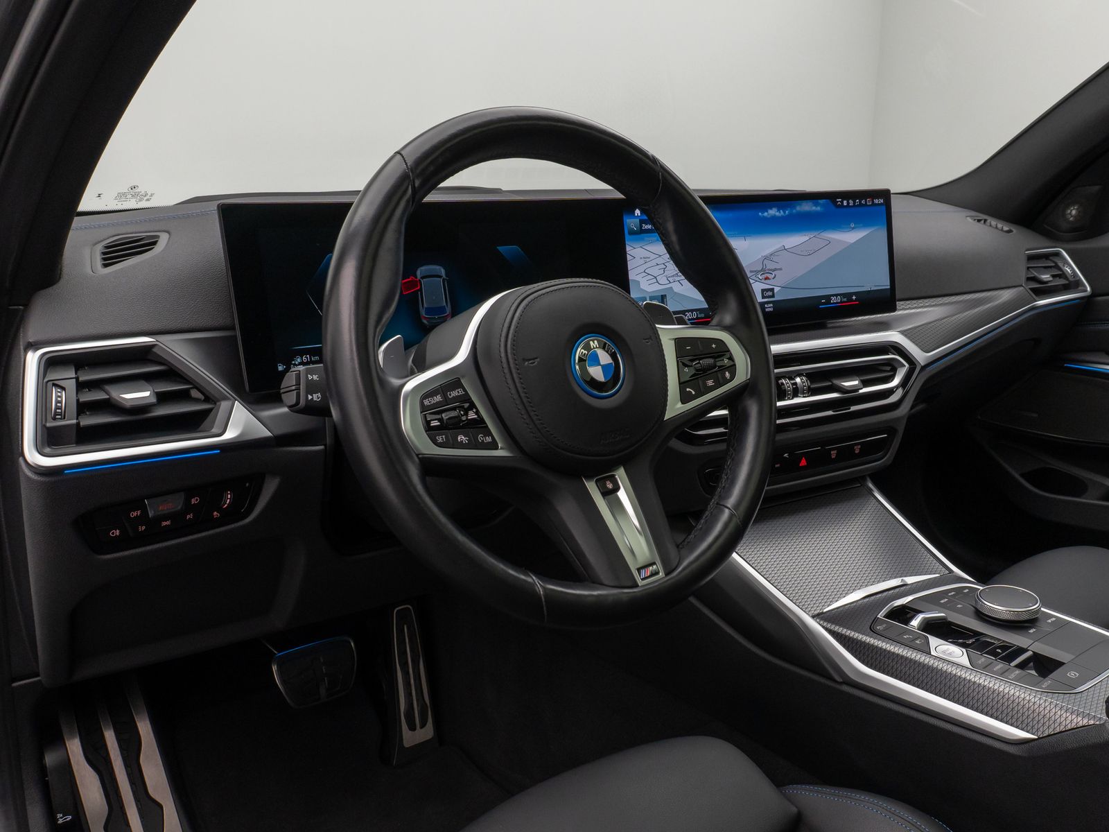 Fahrzeugabbildung BMW 330e xD M Sport Pro Panorama Kamera HUD DAB H/K