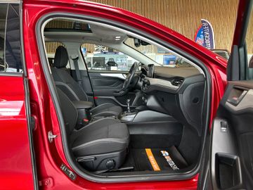 MYAUTOCENTER – Gebraucht- und Jahreswagen mit Werkstattservice in Pfaffenhofen Ford Focus Lim. *Pano*Kamera*AHK*LED*