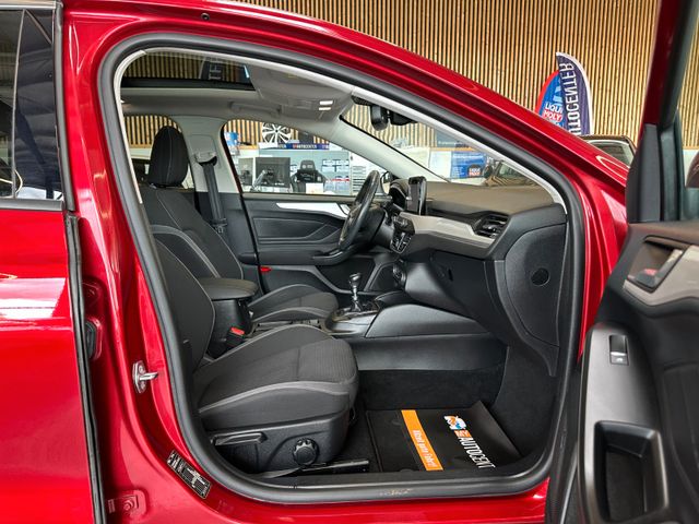 MYAUTOCENTER – Gebraucht- und Jahreswagen mit Werkstattservice in Pfaffenhofen Ford Focus Lim. *Pano*Kamera*AHK*LED*