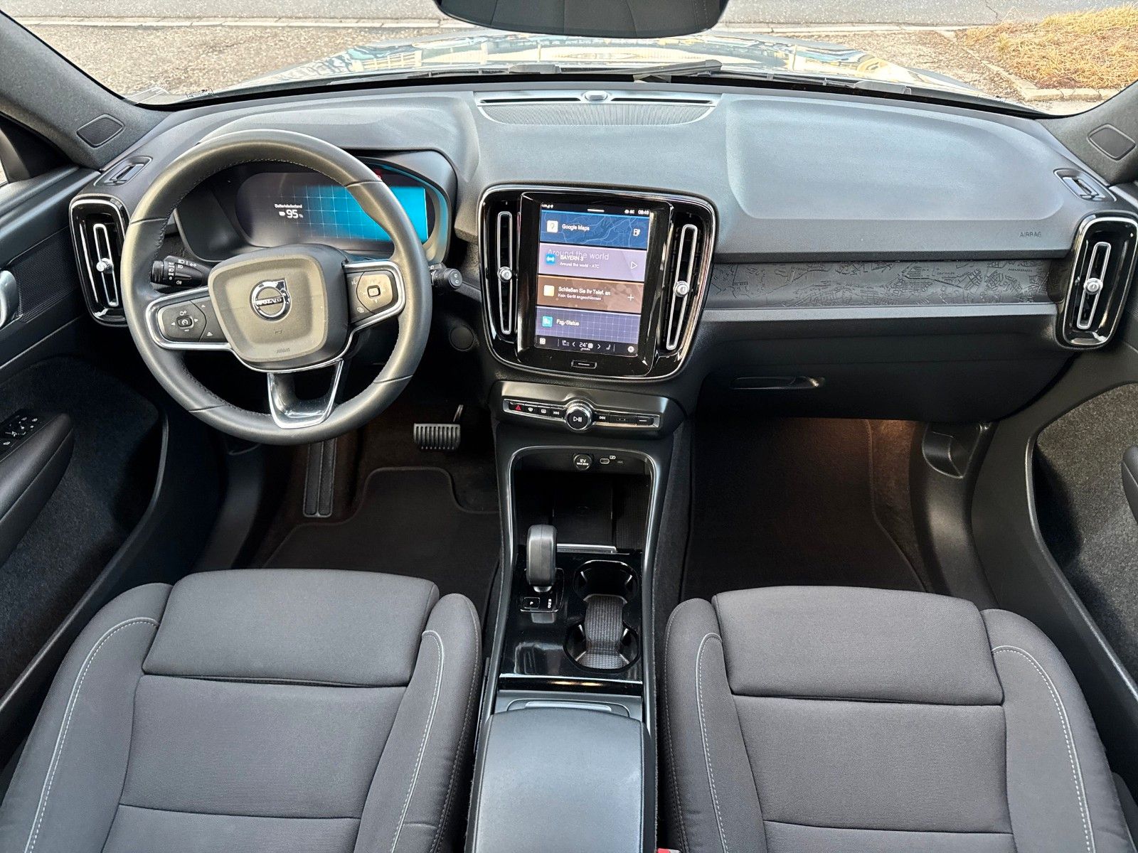 Fahrzeugabbildung Volvo XC40 Core Recharge 2WD, TEMPOMAT, ANHÄNGERKUPPLU