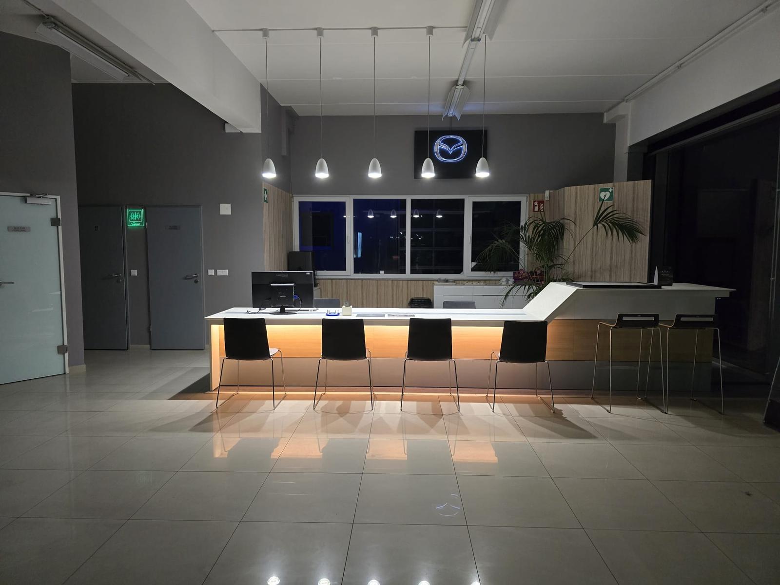 showroom-image-top