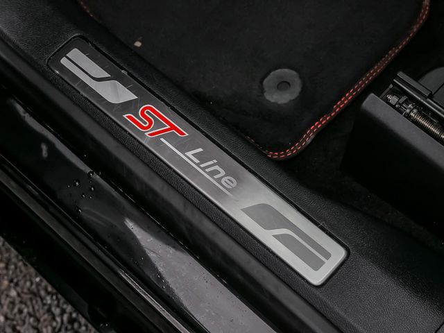 Ford Kuga PHEV ST-Line X HUD AHK El. Panodach Navi