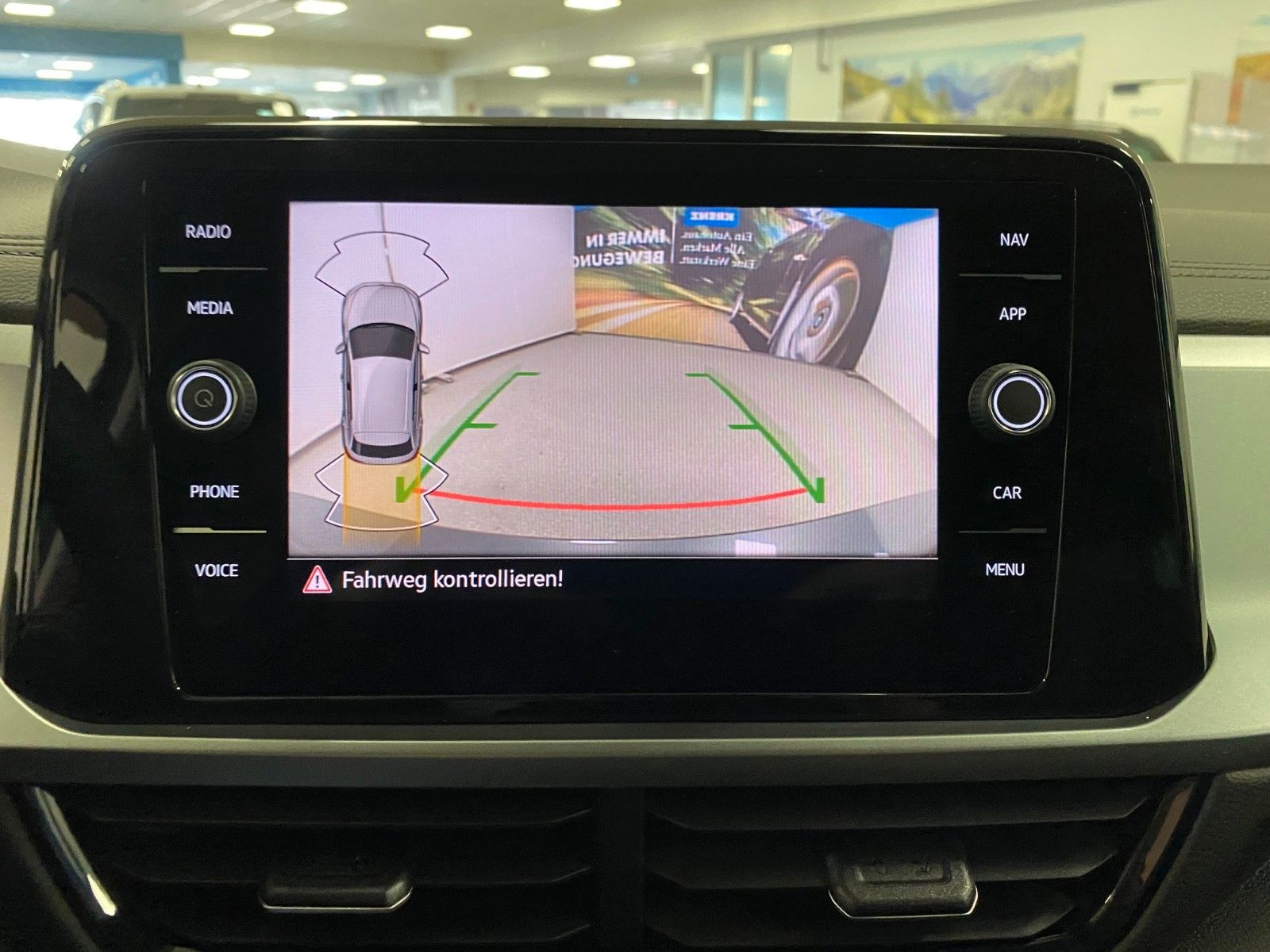 Fahrzeugabbildung Volkswagen T-Roc 1.5 TSI Life+ACC+LED+KAMERA+virt.TACHO+PDC