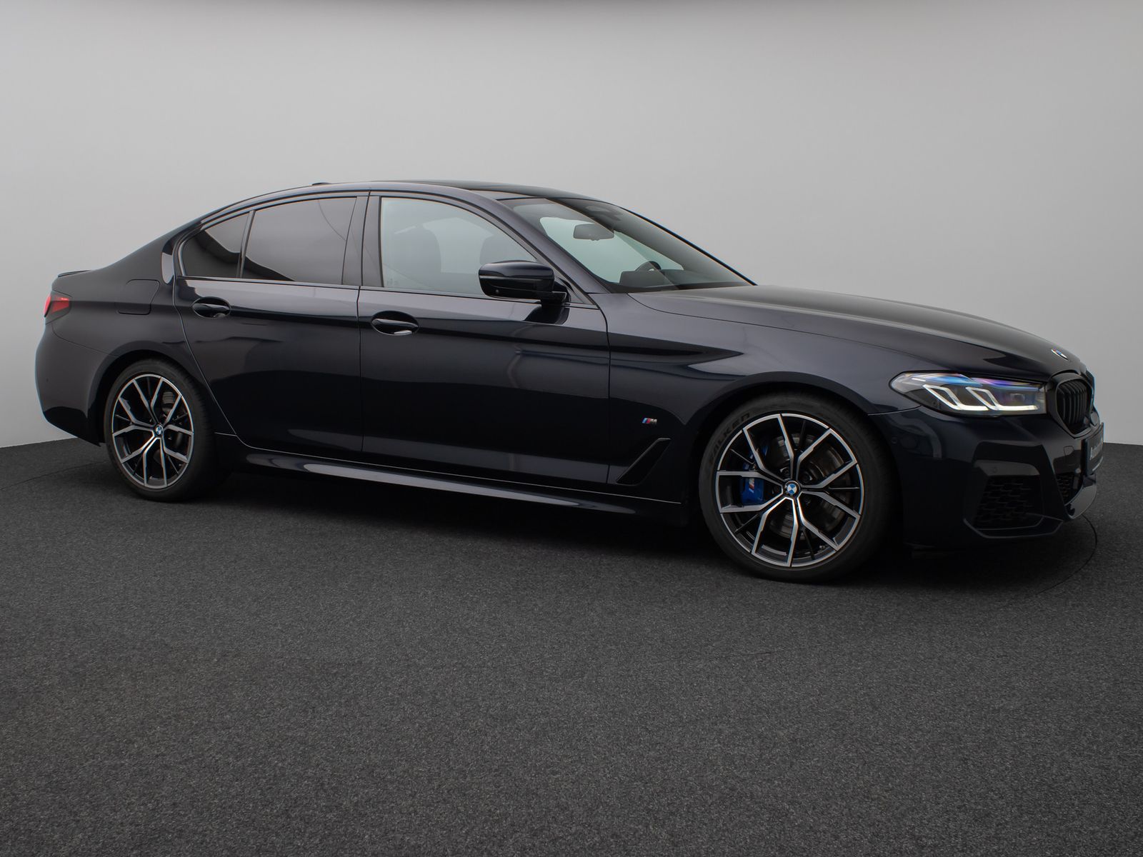 Fahrzeugabbildung BMW M550i xD Glasdach Laser 360°HUD DAB H/K SoftCl