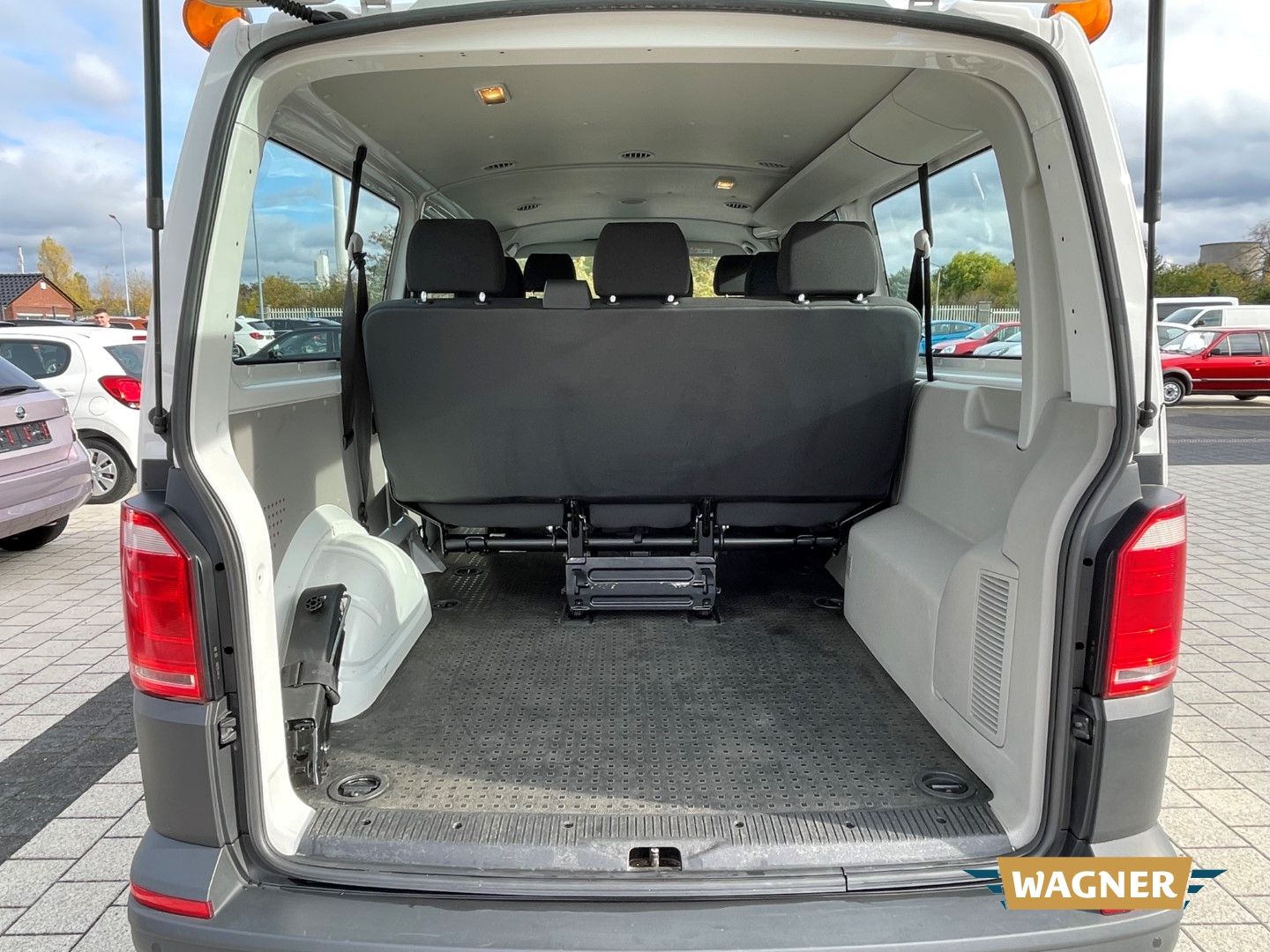 Fahrzeugabbildung Volkswagen T6 Kombi EcoProfi lang 9 Sitzer Klima