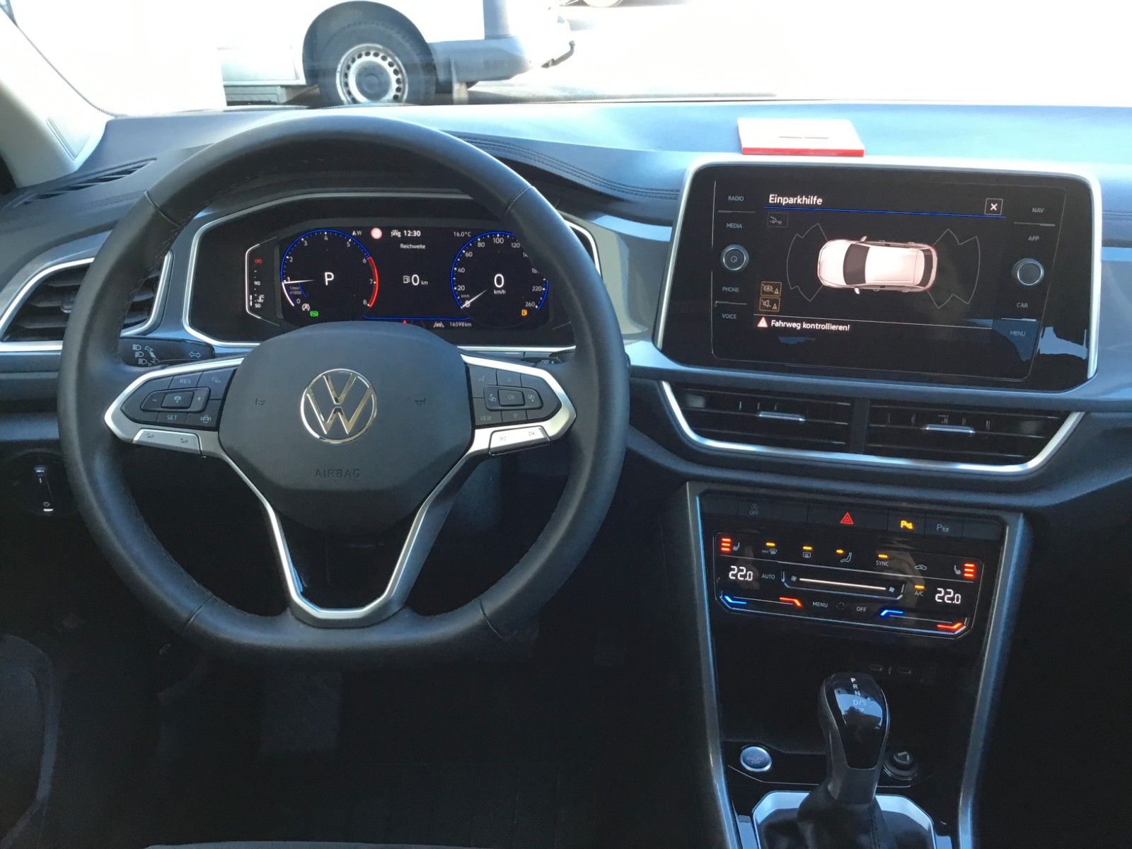 Fahrzeugabbildung Volkswagen T-Roc 1.5 TSI DSG Style+ACC+MatrixLED+Kessy+Navi
