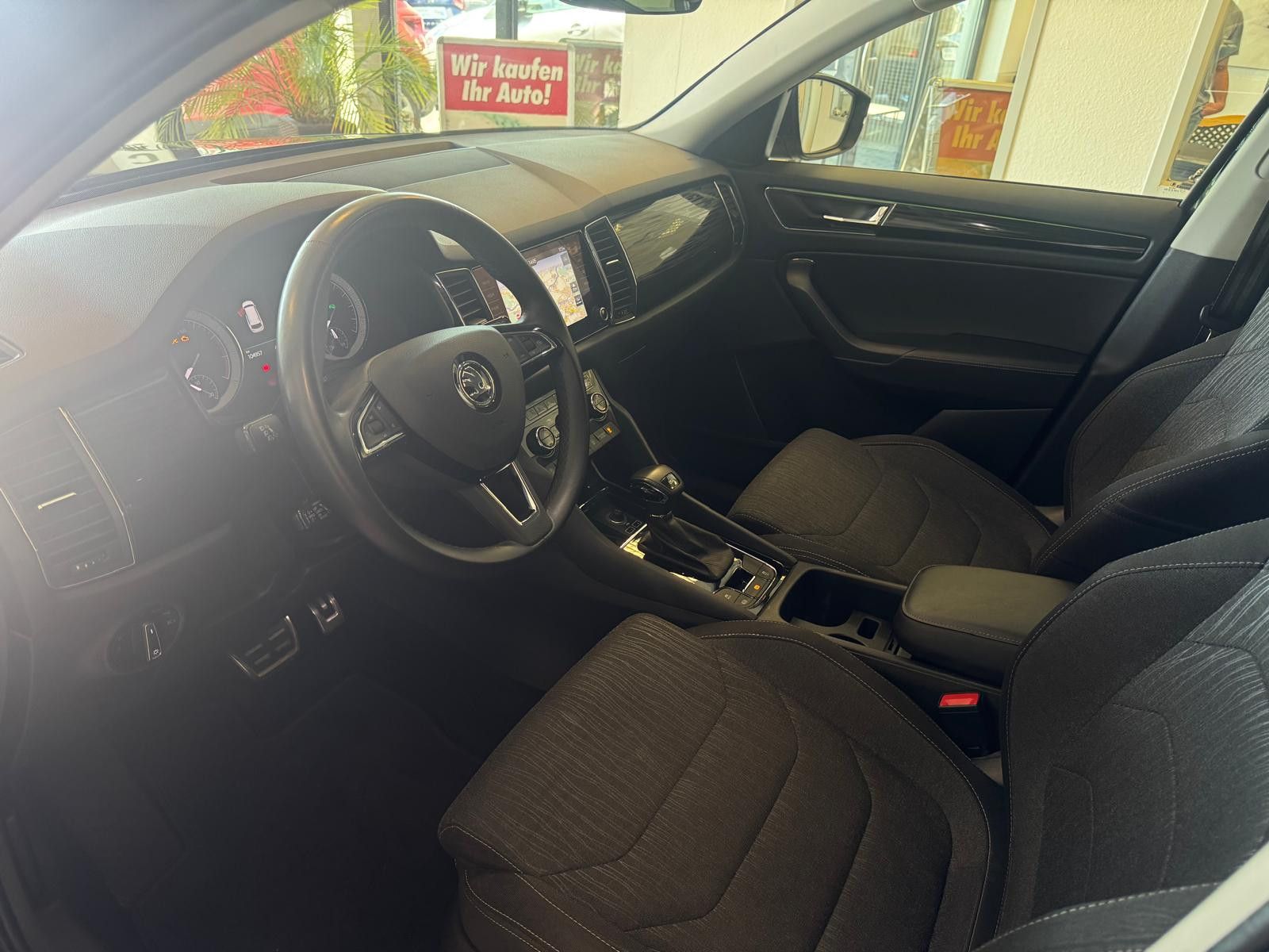 Fahrzeugabbildung SKODA Kodiaq Style  /AHK/1.HAND/SCHECKHEFT/NAVI