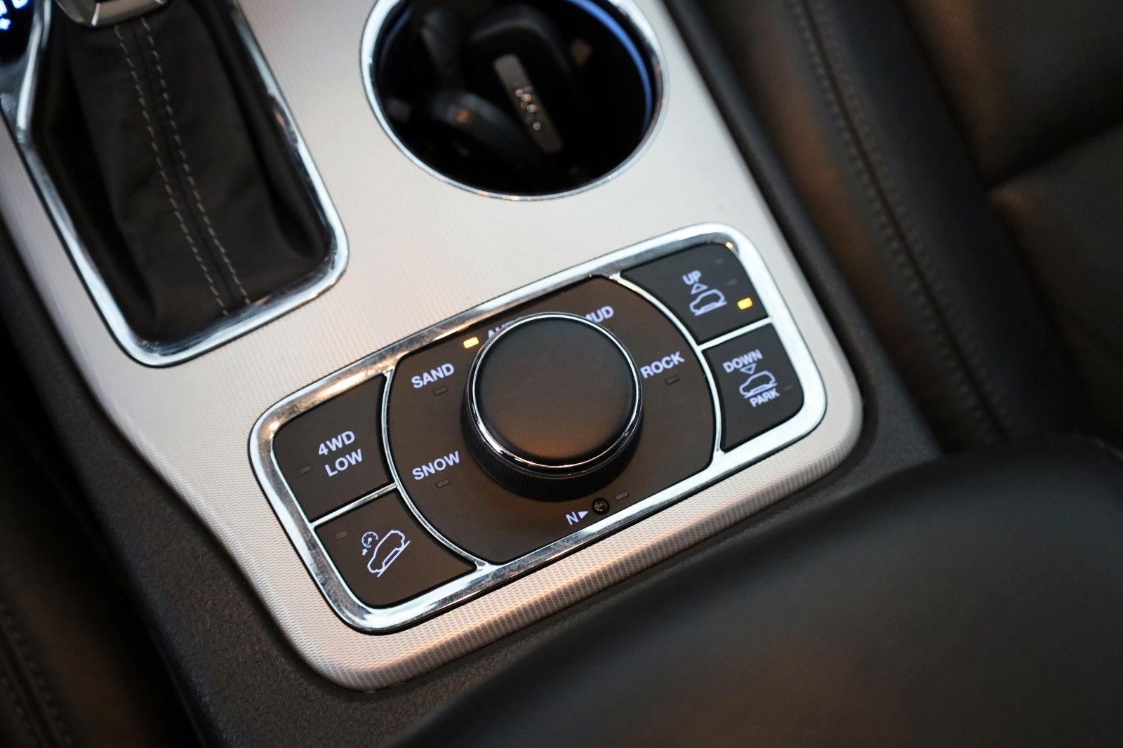 Fahrzeugabbildung Jeep Grand Cherokee 3.0CRD Summit Leder,Navi,Panorama