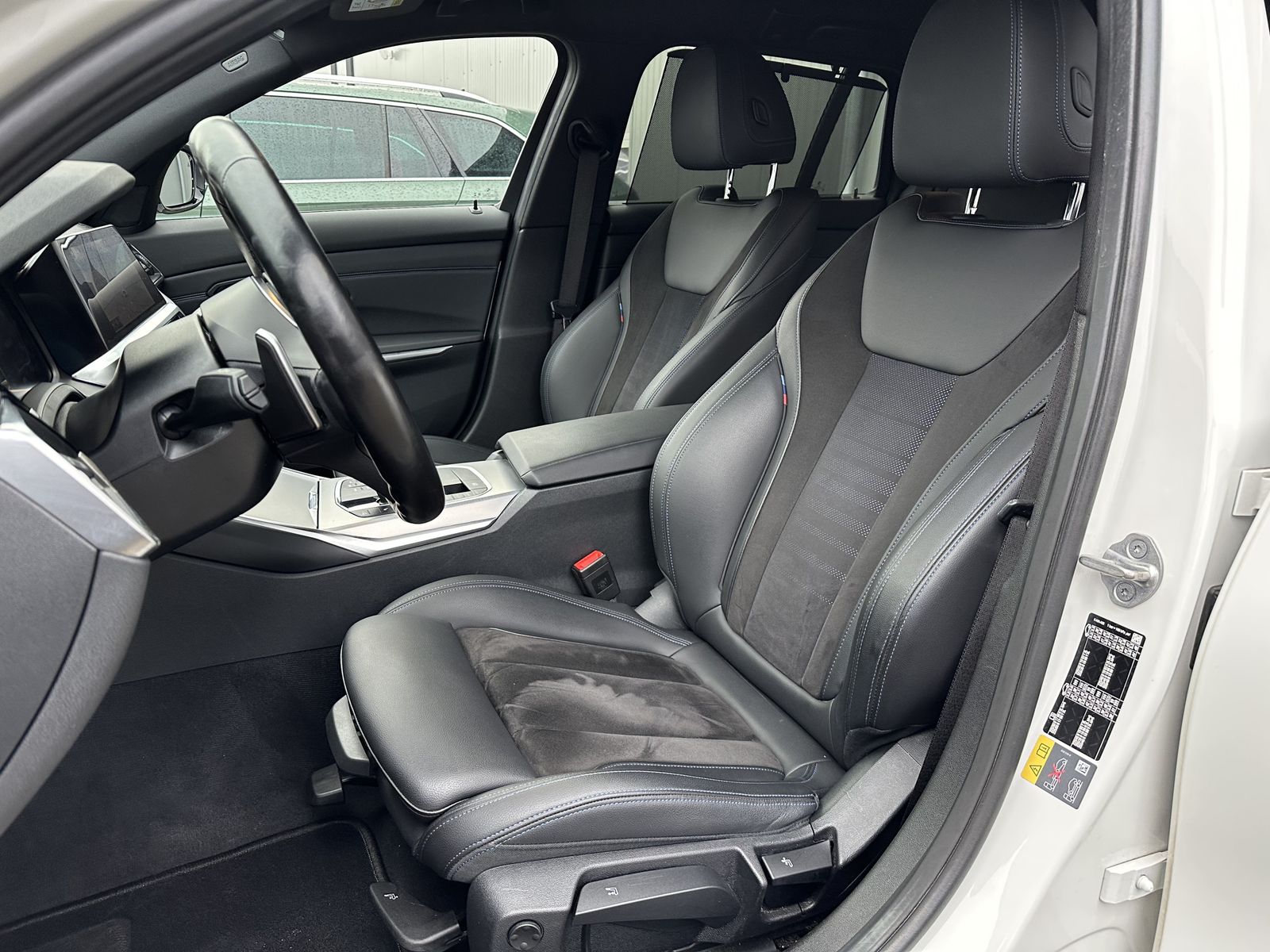 Fahrzeugabbildung BMW 320e Touring xDrive M-Sport NAV+LED+AHK+HIFI+KAM