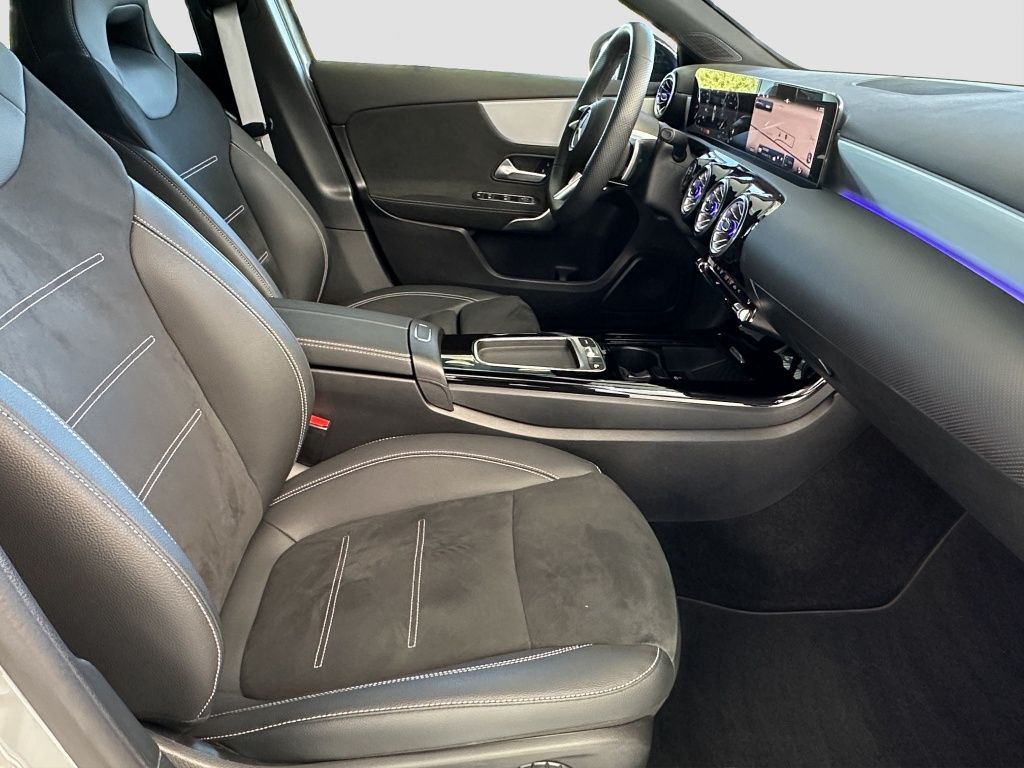 Fahrzeugabbildung Mercedes-Benz A 200 AMG*NIGHT*AHZV*RFK*LENKRHZG*DAB*AMBIENTE*