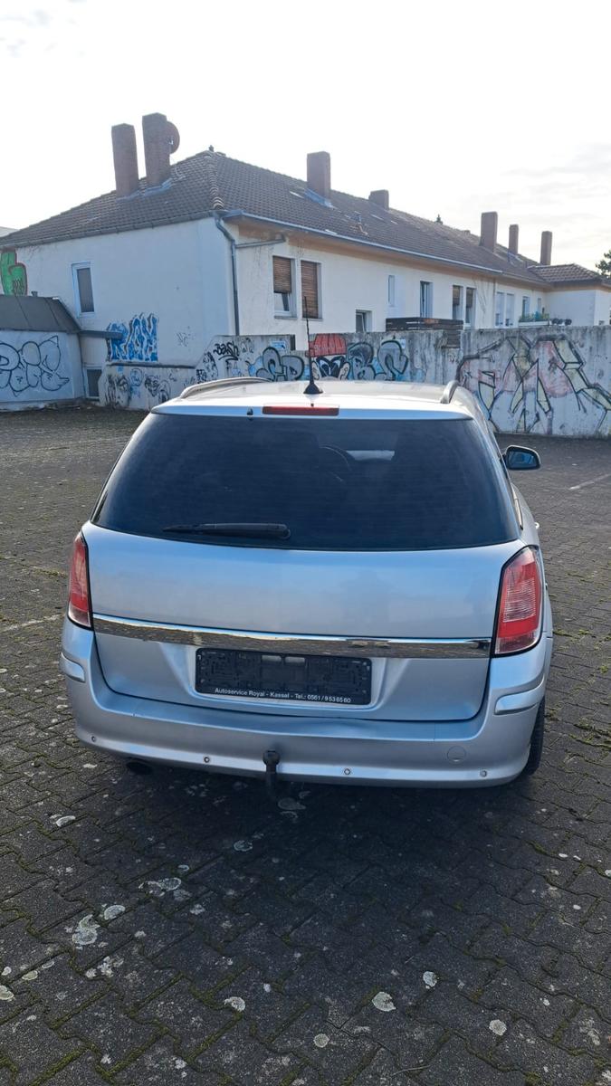 Opel Astra 2010 — photo 10