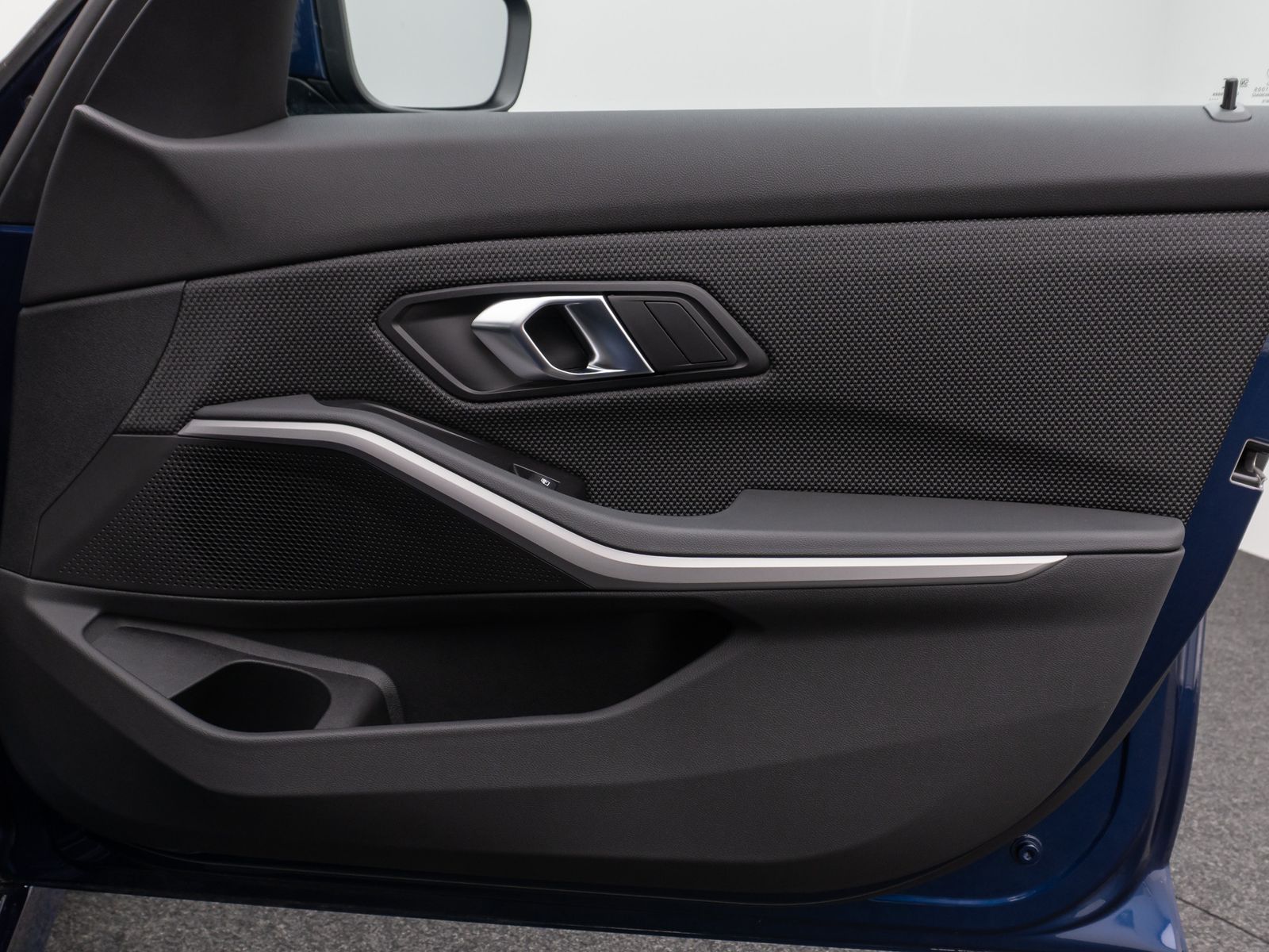 Fahrzeugabbildung BMW 330e CockPitPr Navi PDC Alarm Geschwindigkeitsre